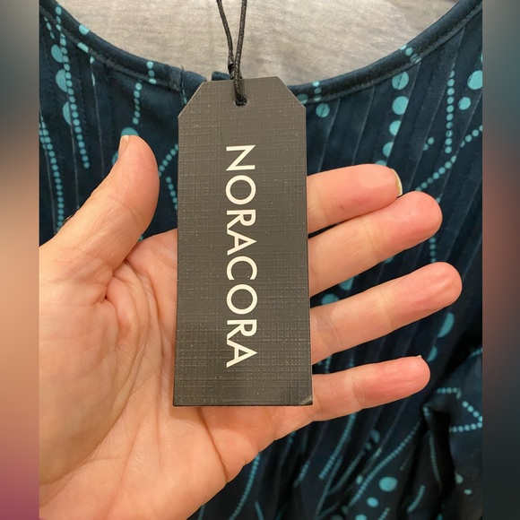 Noracora women’s top size large- green button down - Picture 5 of 5